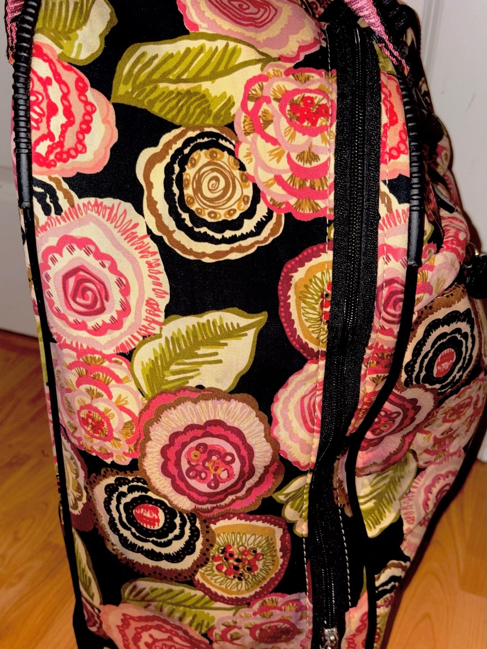 Brighton Canvas Rolling Travel Carry On in Pink and Black - Picture 3 of 10